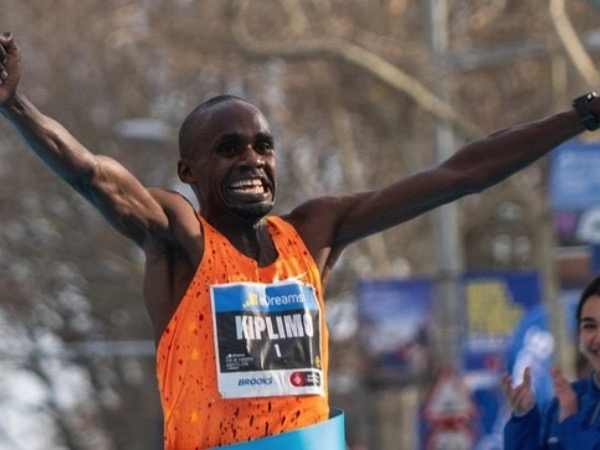 Jacob Kiplimo phá sâu kỷ lục bán marathon thế giới, bước nhảy vĩ đại trong lịch sử