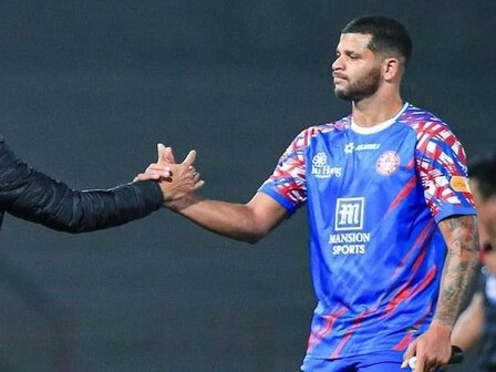 Vơ bèo gạt tép, các CLB V.League quẩn quanh trong trò may rủi với những 'món hàng hớ' tiền tỷ