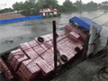 Ghe chở gạch bị chìm làm một phụ nữ tử vong ở Hậu Giang