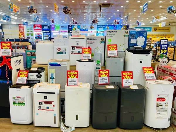 Thiết bị hút ẩm giá cao hơn bình thường vẫn 'cháy hàng’ ngày mưa nồm