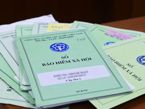 Lao động nữ 55 tuổi đóng BHXH tự nguyện một lần 15 năm để hưởng lương hưu được không?
