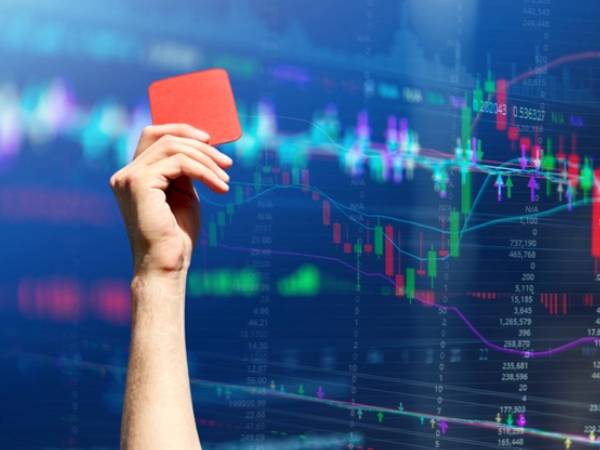 Vì sao cổ phiếu từng tăng 700% giờ bị đình chỉ giao dịch?