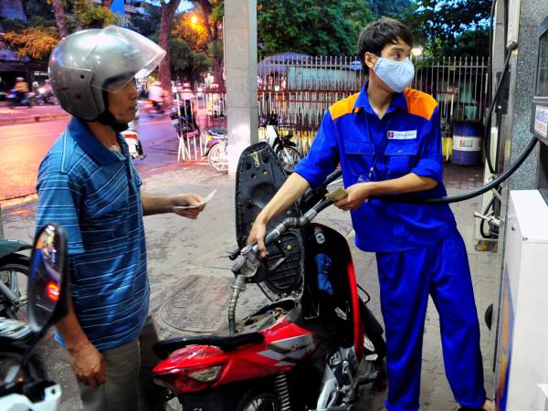 Bộ Công Thương: Để doanh nghiệp tự quyết giá xăng dầu, cải cách việc điều hành