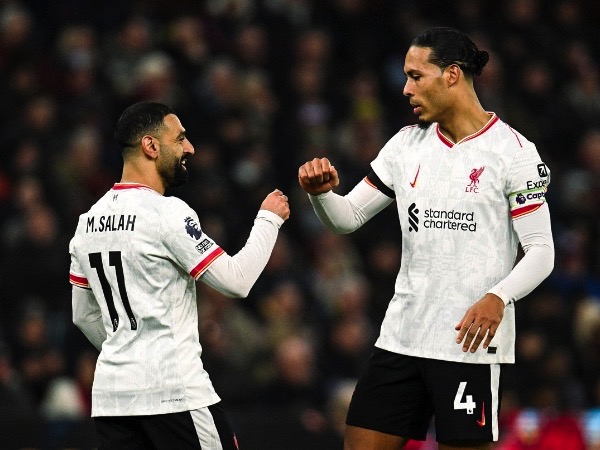 Salah giúp Liverpool thoát thua trên sân Aston Villa