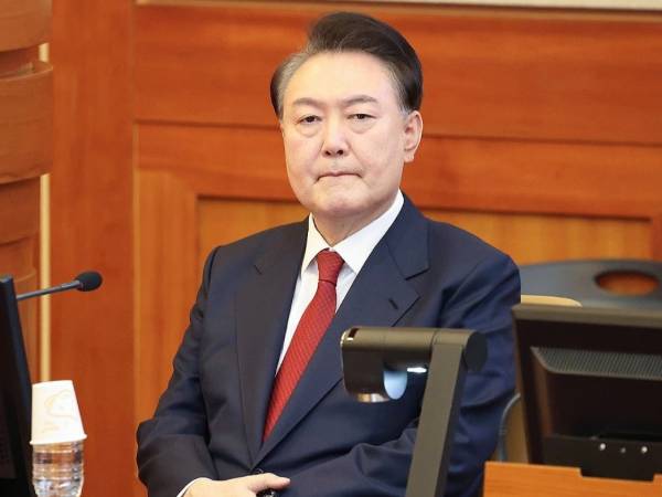 Tổng thống Hàn Quốc Yoon Suk-yeol ra hầu tòa, giữ im lặng suốt phiên điều trần