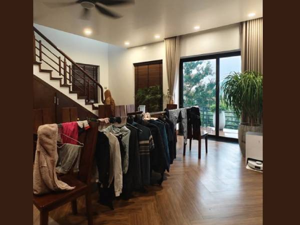 Ông bố ở Phú Thọ bật quạt hong quần áo mùa nồm khiến hơn 2.000 người tranh cãi