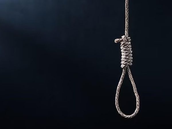 Không được trả lương trong 5 năm, cô gái tự tử tại nhà riêng