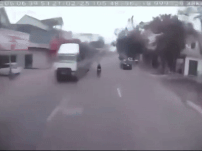Video va chạm trực diện với xe đầu kéo, 2 nam sinh thương vong