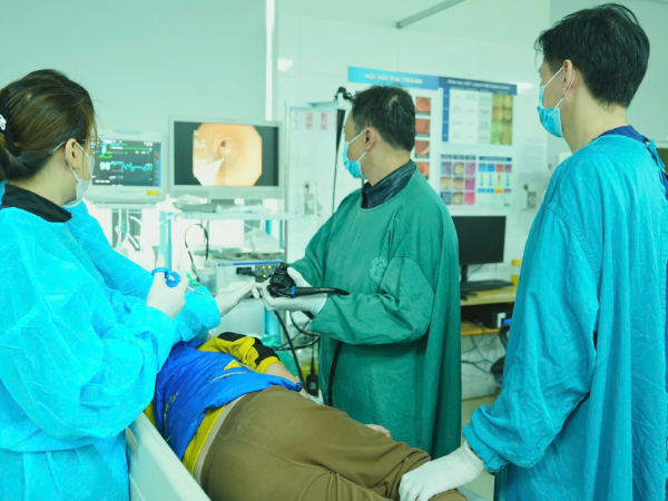 Loại vi khuẩn gây ung thư dễ dàng lây trong cả gia đình