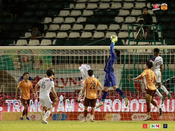 Đạt thông số ngoạn mục giữa trận cầu 'bão táp', ngôi sao 2k3 giải bài toán khó cho HLV Kim Sang-sik