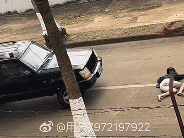 Kinh hoàng clip nữ diễn viên bị xe đụng, hoảng loạn nhưng phản ứng của ekip mới gây phẫn nộ