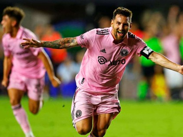 Messi đi vào lịch sử MLS ngay trong trận khai màn mùa giải