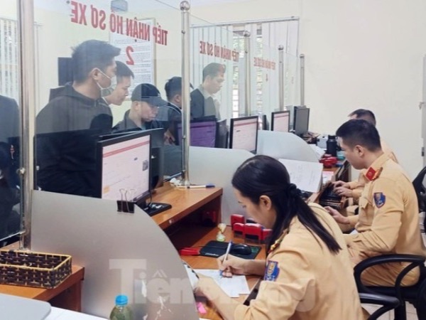 Cục CSGT hướng dẫn đăng ký cấp, đổi giấy phép lái xe sau khi Bộ Công an tiếp nhận
