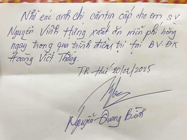 Nằm viện một mình, chàng sinh viên Hà Tĩnh ngỡ ngàng khi nhận mẩu giấy nhắn của cán bộ bệnh viện