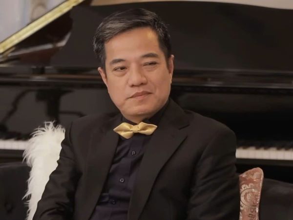 Nam nghệ sĩ hát 3 đêm mới đủ tiền mua 1 tô phở, anh rể khuyên 1 câu làm thay đổi cuộc đời