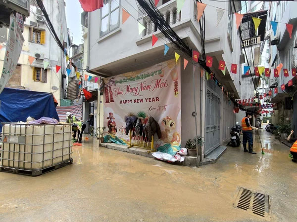 Vụ 'suối' bùn đất phun trào giữa khu dân cư: Hỗ trợ mỗi hộ dân 1 triệu đồng