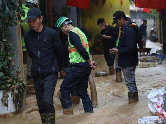 Hàng chục hộ dân giữa Hà Nội điêu đứng vì bùn đất phun trào: Động thái mới nhất từ nhà thầu