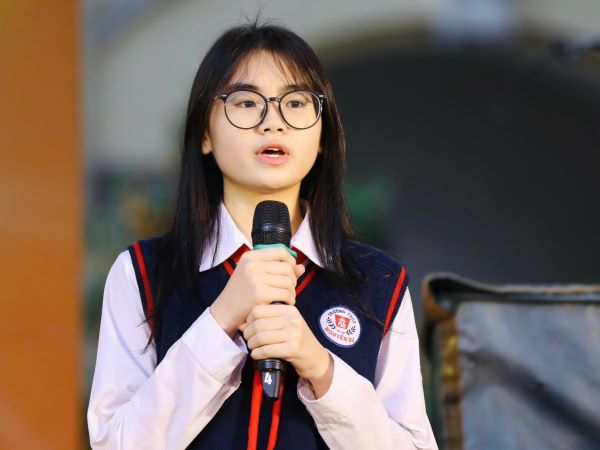 Học sinh cuối cấp hỏi khó đại diện Bộ GD-ĐT về Thông tư 29 dạy thêm, học thêm