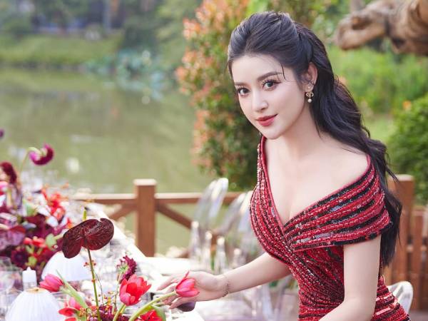 Á hậu Huyền My bị lừa