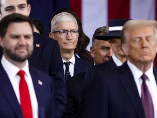 Apple đầu tư 500 tỷ USD, tuyển 20.000 vị trí 'lấy lòng' ông Trump?