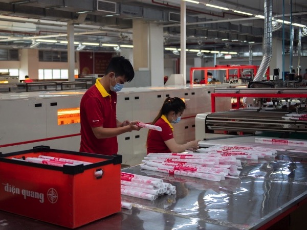 Hé lộ ‘nhóm gia đình’ cựu Thứ trưởng Kim Thoa tại nhựa Rạng Đông và Điện Quang