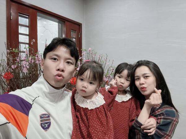 Cô nàng hoa khôi lấy chồng cầu thủ, cuộc sống đủ nhà lầu xe hơi, vừa sinh bé thứ 3 nhan sắc vẫn không có điểm chê