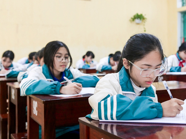 Bố mẹ 'bình dân' sẵn sàng chi đậm cho con cuối cấp học thêm