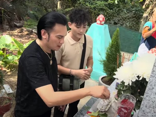 Con gái mất 100 ngày, nam NSƯT từ Mỹ về Việt Nam thắp hương: 'Ba đã về với con rồi'