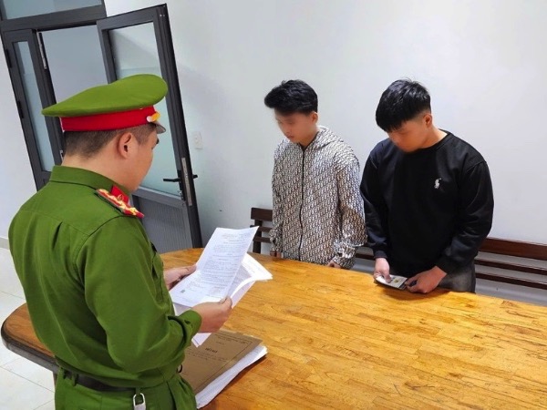 Đánh người, cướp tài sản vì cho rằng mình bị 'nhìn đểu'