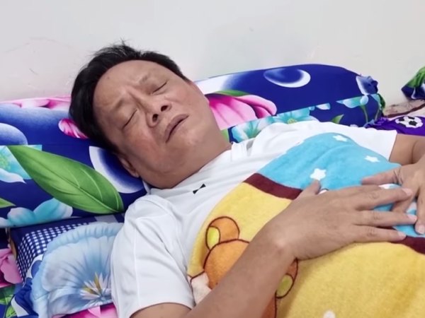 Nam nghệ sĩ hài nổi tiếng: Ngoài 60 vẫn phải xa nhà vì mưu sinh, nhiều bệnh nhưng luôn lạc quan