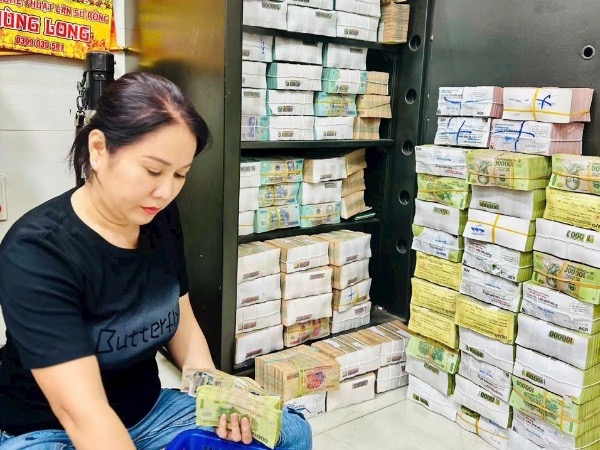 Người đàn ông ở Bình Dương mua gần 400 tờ vé số, bất ngờ trúng thưởng 32 tỉ đồng