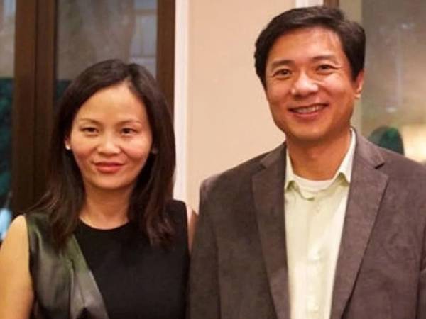 Chuyện tình 'sét đánh' của cặp đôi tài sắc quyền lực trong làng công nghệ