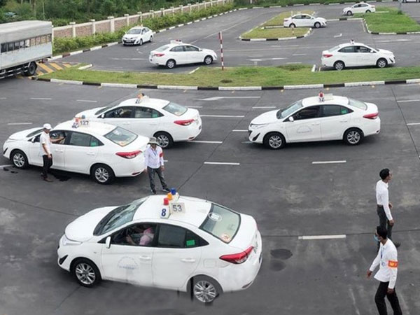 Hà Nội tạm dừng hoạt động các trung tâm sát hạch, đào tạo lái xe