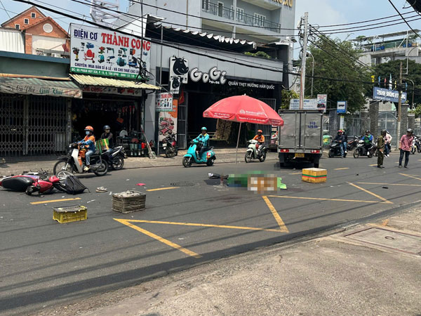 Tai nạn giao thông nghiêm trọng, một nam shipper tử vong