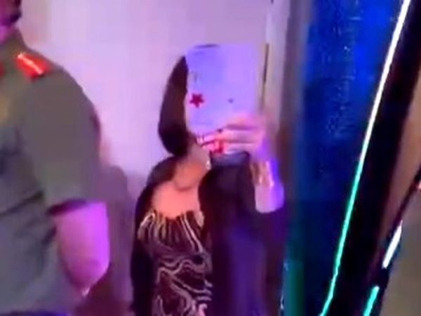 Diễn biến mới vụ quán karaoke ở Cần Thơ bị khách tố 'hát chút xíu' hết hơn 14 triệu