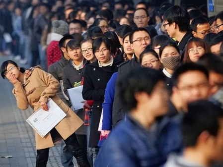 20% cử nhân thất nghiệp: Một ‘thế hệ mất mát’ vì AI, ra trường thiếu kỹ năng, đi xin việc còn không bằng một con chatbot