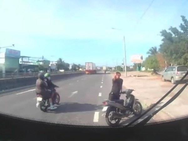 Tài xế xe buýt bị hành hung trước trạm CSGT