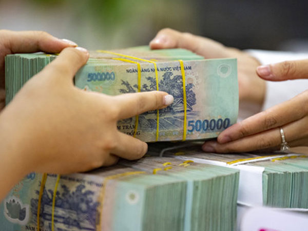 Điểm danh loạt ngân hàng giảm lãi suất huy động sau cuộc họp với NHNN