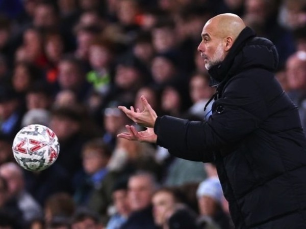 Pep Guardiola chỉ trích chất lượng bóng ở FA Cup