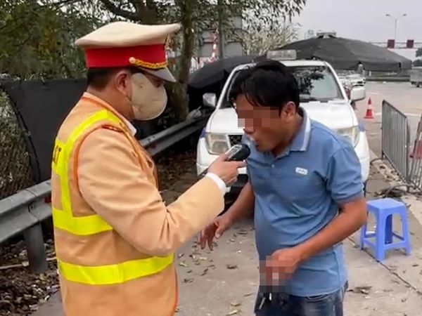 Tài xế xe đầu kéo vi phạm nồng độ cồn gấp 2,2 lần mức 'kịch khung' trên cao tốc