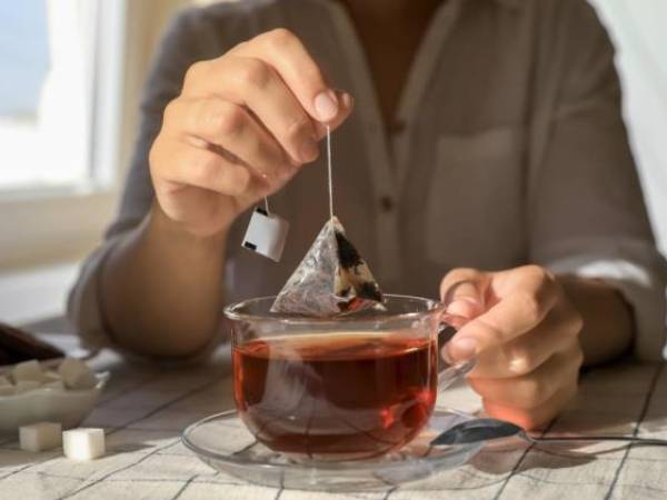 Loại nước uống có chứa hàng tỷ hạt vi nhựa: Người Việt rất mê, đang uống hằng ngày
