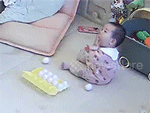 Mẹ hoảng hốt cứu con trai 9 tháng tuổi bị hóc món đồ chơi nhiều nhà thường sử dụng