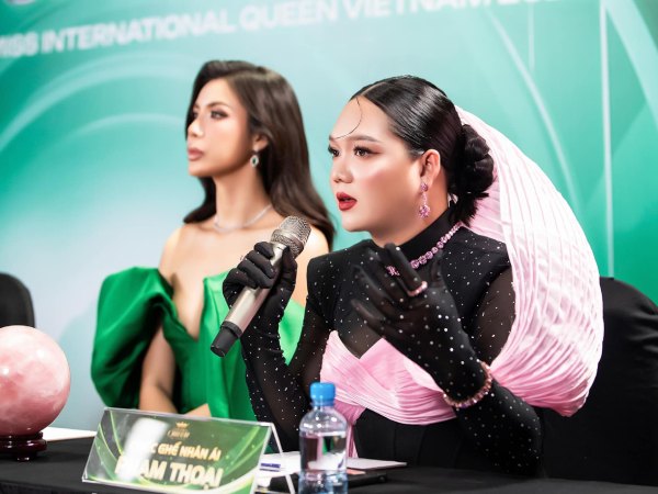 Hoãn lên sóng chương trình có Phạm Thoại?