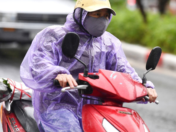 Không khí lạnh tràn về dồn dập, Hà Nội mưa rét buốt thấp nhất 13 độ