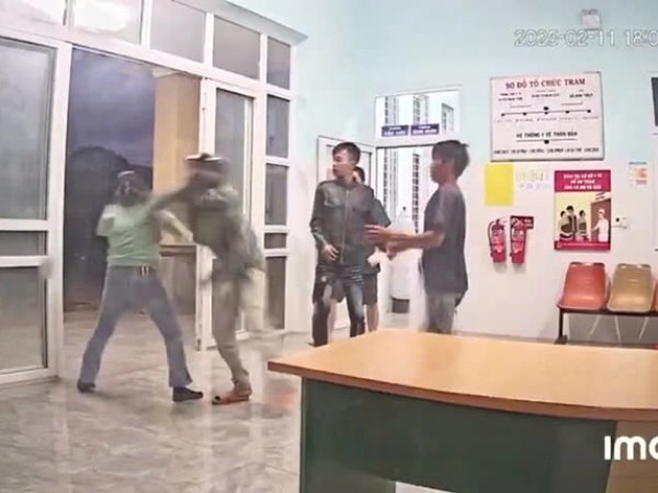 Nữ y sĩ bị 3 người đàn ông vây đánh: Bí thư xã nói gì?