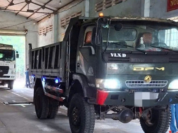 Hàng trăm ô tô bị từ chối kiểm định vì không đóng phạt nguội