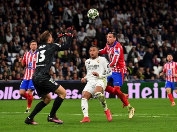Atletico Madrid gục ngã derby, Real Madrid chiếm ưu thế Champions League