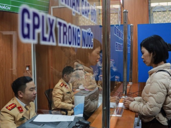 Tham gia giao thông như thế nào khi đang trong thời gian chờ cấp, đổi giấy phép lái xe
