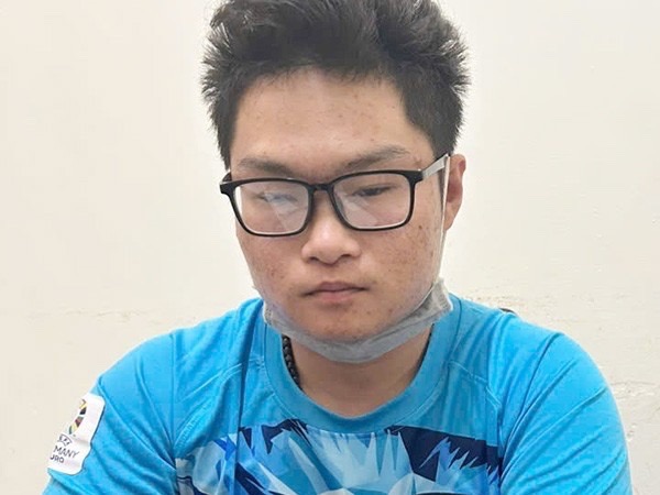 Thua cờ bạc trên mạng, nam thanh niên vào tiệm vàng cướp giật tài sản