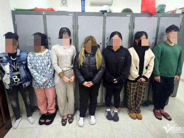 Khởi tố 2 đối tượng đánh hội đồng cô gái 17 tuổi ở Hà Nội